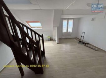 À louer un appartement T4/5 en duplex de 83.85m2 situé dans une résidence sécurisée à Saint Denis Réunion