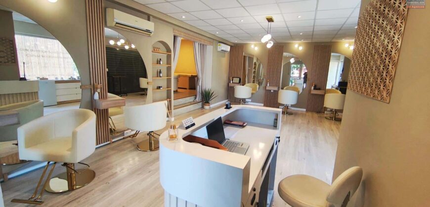 À vendre salon de coiffure & esthétique Amelie Rose situé au cœur de Saint-Pierre Réunion