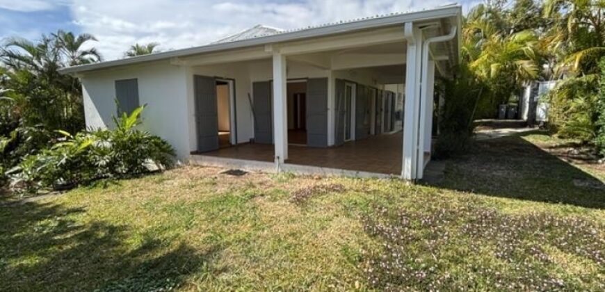 En vente une grande villa T5/6 de 140m2 sur un terrain de 523m2 à La Montagne Saint Denis Réunion