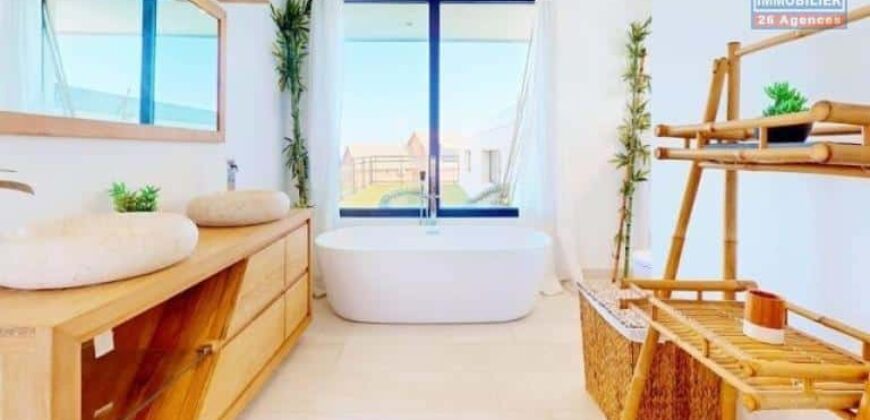 En vente une villa contemporaine de 130 m² avec piscine et vue mer à Saint-Paul Réunion