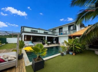 En vente une villa contemporaine de 130 m² avec piscine et vue mer à Saint-Paul Réunion