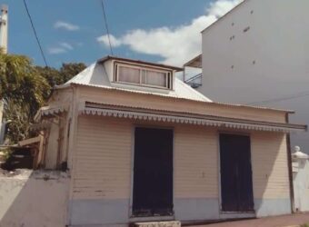 OFIM Sud propose cette villa T4 créole avec dépendance en vente située à Saint Pierre Réunion