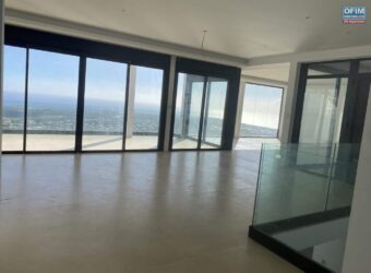 EXCLUSIVITÉ OFIM : Vente d’une villa moderne neuve de 250 m2 avec une belle vue sur l’océan implantée sur les hauteurs prisées de La Possession Réunion