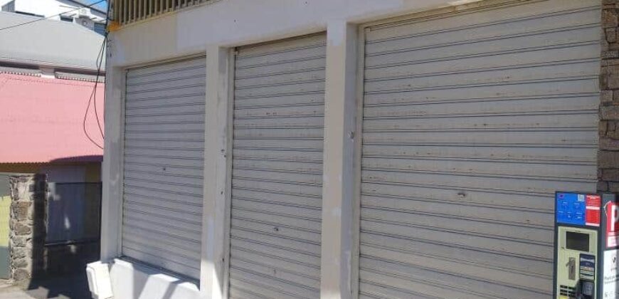 OFIM immobilier propose à louer un local commercial d’environ 56 m2 situé en plein centre-ville de Saint Pierre Réunion