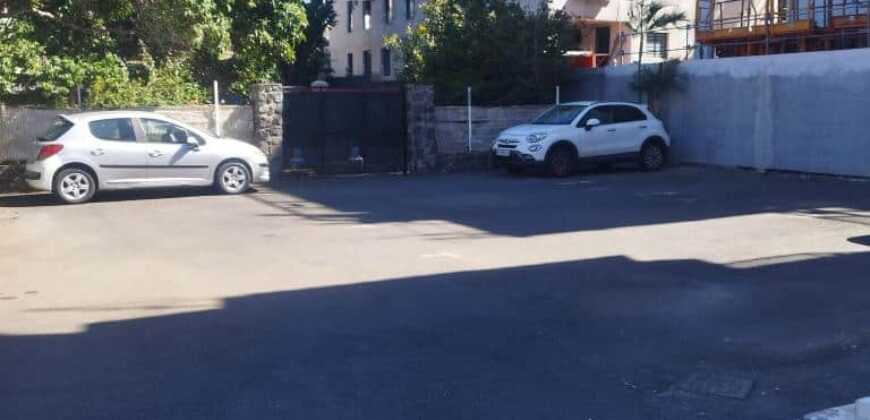 OFIM immobilier propose à louer un local commercial d’environ 56 m2 situé en plein centre-ville de Saint Pierre Réunion