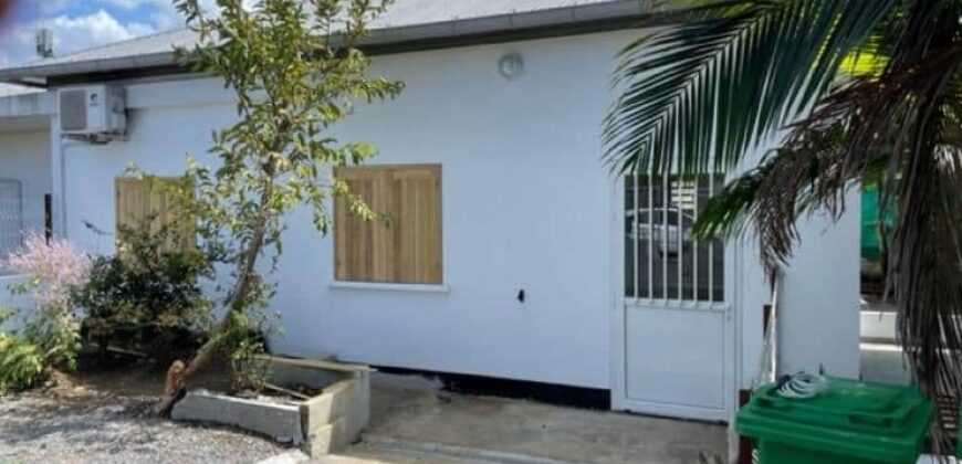 Location d’une charmante villa T3 d’environ 63 m2 avec jardin située à Saint Louis Réunion