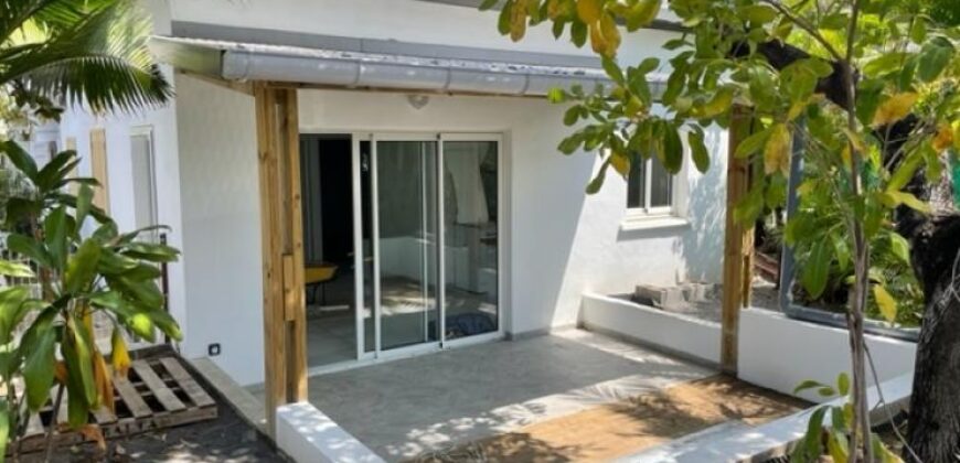 Location d’une charmante villa T3 d’environ 63 m2 avec jardin située à Saint Louis Réunion