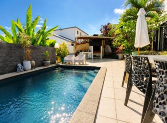 À vendre une belle villa de standing T5 de 98 m2 avec piscine située à La Rivière Saint-Louis Réunion