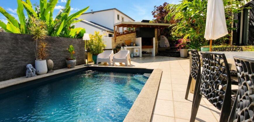 À vendre une belle villa de standing T5 de 98 m2 avec piscine située à La Rivière Saint-Louis Réunion