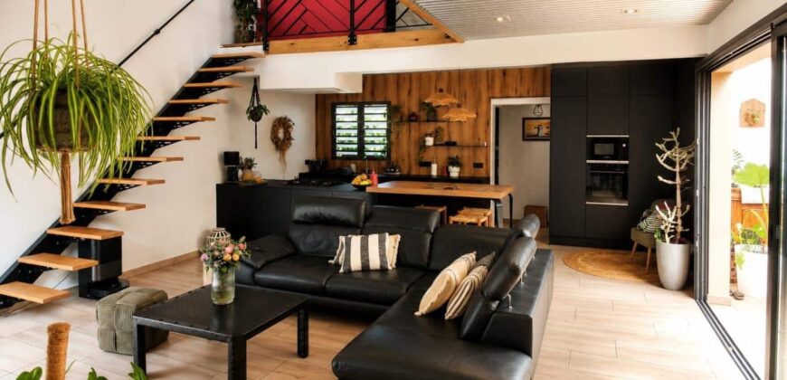 À vendre une belle villa de standing T5 de 98 m2 avec piscine située à La Rivière Saint-Louis Réunion
