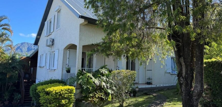À louer une spacieuse villa T6 meublée d’environ 118 m2 sur un terrain de 470 m2 située à Trois Mares au Tampon Réunion