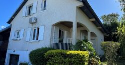 À louer une spacieuse villa T6 meublée d’environ 118 m2 sur un terrain de 470 m2 située à Trois Mares au Tampon Réunion