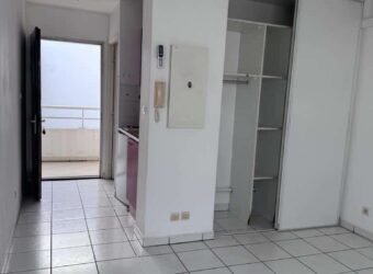 À louer un studio de 19 m2 situé dans la résidence Saint-Exupéry à Sainte Clotilde Réunion