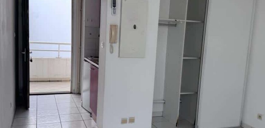 À louer un studio de 19 m2 situé dans la résidence Saint-Exupéry à Sainte Clotilde Réunion