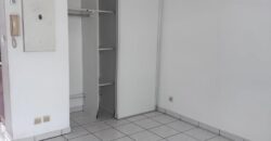 À louer un studio de 19 m2 situé dans la résidence Saint-Exupéry à Sainte Clotilde Réunion