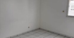 À louer un studio de 19 m2 situé dans la résidence Saint-Exupéry à Sainte Clotilde Réunion