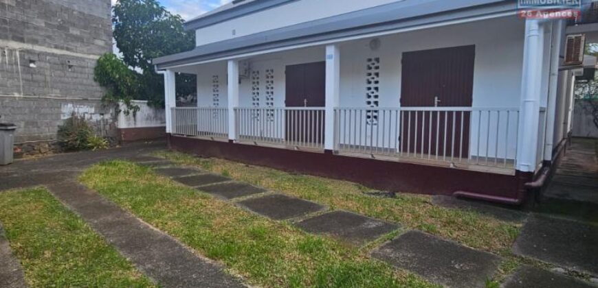 À louer le bas d’une maison T3 de 95 m² situé en plein centre-ville de Sainte-Marie Réunion