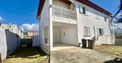 À louer bas de maison F3 avec grand balcon offrant vue montagne à Sainte Marie Réunion