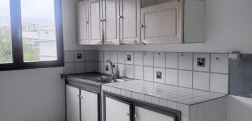 À vendre un appartement de type F3 proche des commerces à Sainte Clotilde Réunion