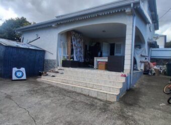 En vente une maison F4 avec cour clôturée de 222m2 à L’Éperon Réunion