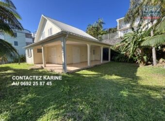 À louer une villa type F5 de 104 m2 avec jardin située en plein centre de La Montagne Réunion