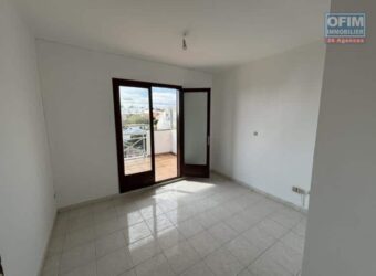 Vente d’un appartement T4 de 71 m2 situé proche de toutes les commodités à Sainte Clotilde Réunion