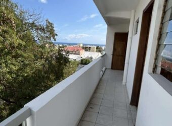 À vendre un appartement T4 de 71m2 proche des commerces à Sainte Clotilde Réunion