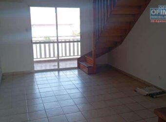 Location d’un appartement F1 bis avec mezzanine et varangue proche des plages et des commerces à La Saline-les-Bains Réunion