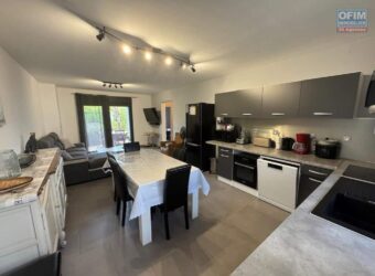 OFIM immobilier vous propose en location un charmant appartement T3 meublé de 63.25 m2 situé dans une résidence récente au Tampon Réunion