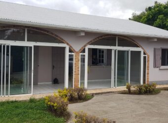 Location d’une charmante villa de type F4 de 96.89 m2 située en bas du chemin de la Ravine Sèche Réunion