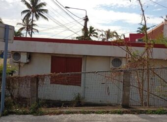 À vendre local commercial ou professionnel d’environ 60 m2 sur une parcelle de 117 m2 situé à Terre Sainte Réunion